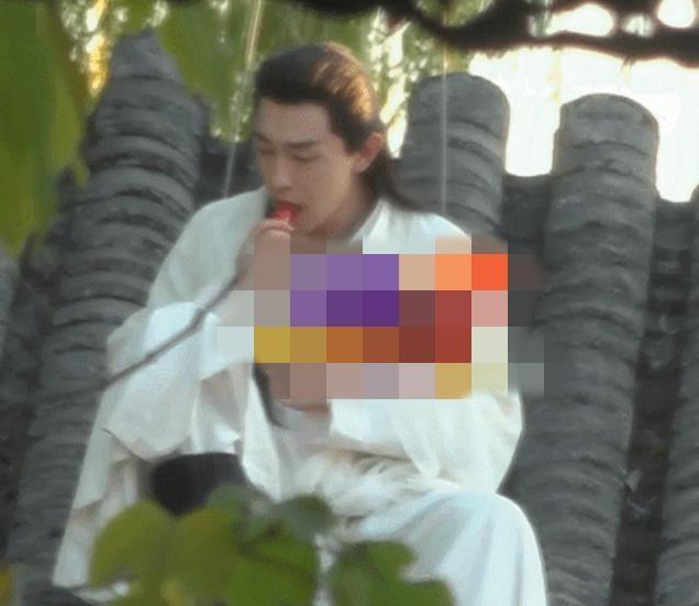 饼白衣屋顶2.jpeg